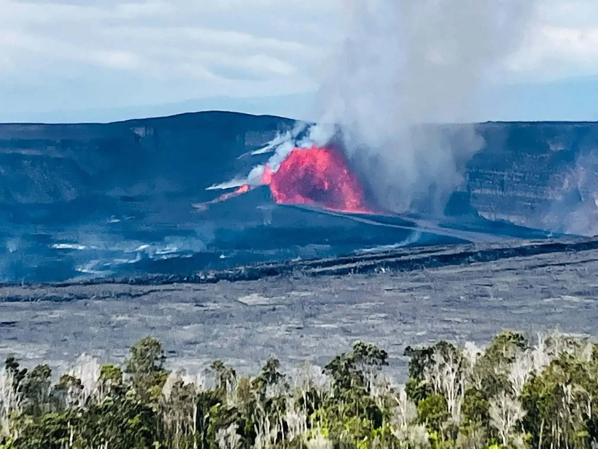 Active lava eruption at Kīlauea volcano